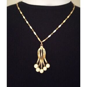 Vintage Sarah Coventry Pendant Necklace Faux Pearls Goldtone Touch Of Elegance